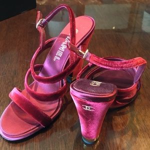 STUNNING CHANEL BURGUNDY SHOES!